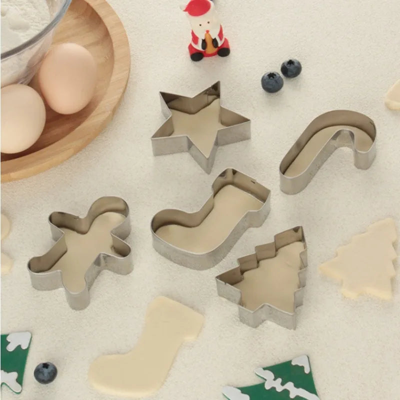 🎄 Festive Stainless Steel Biscuit Cutter Set (5 Pieces)